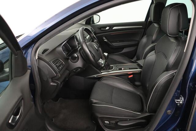 Renault MEGANE 1.3 TCe Bose | Trekhaak | Camera | Navigatie | Keyless | Massage | Carplay | Dodehoek detectie | Climate control | Cruise control