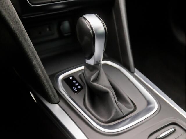 Renault MEGANE Estate 1.3 TCe Limited Sport 141Pk Automaat (APPLE CARPLAY, VIRTUAL COCKPIT, NAVIGATIE, CLIMATE, SPORTSTOELEN, GETINT GLAS, TREKHAAK, PARKEERSENSOREN, NIEUWSTAAT)