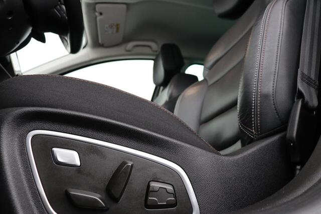 Renault MEGANE 1.6 E-Tech Plug-In Hybrid 16 Business Edition One | Head-Up | Leder | Stoel & stuurverwarming | Camera | BOSE Sound | Keyless | Navigatie | Full LED