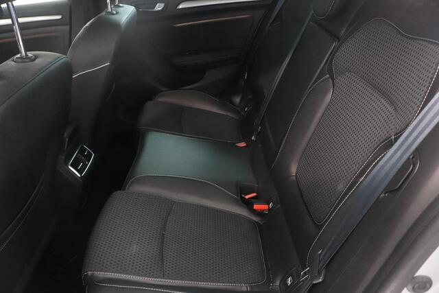 Renault MEGANE 1.5 dCi Bose | Camera | Climatronic | Navigatie | Trekhaak | Dealer onderhouden |