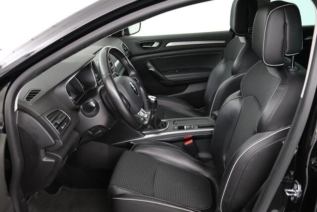 Renault MEGANE 1.5 dCi Bose | Trekhaak | Massage | Camera | Sfeerverlichting | Navigatie | Climate control | Cruise control | Parkeerhulp | Keyless