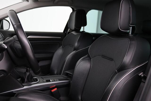 Renault MEGANE 1.5 dCi Bose | Trekhaak | Massage | Camera | Sfeerverlichting | Navigatie | Climate control | Cruise control | Parkeerhulp | Keyless