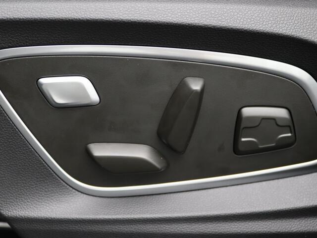 Renault MEGANE E-Tech comfort range iconic 60 kWh | Active driver assist | Blind spot warning | Smart rear view mirror |