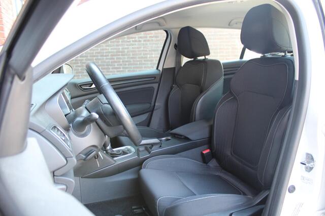 Renault MEGANE Estate 1.5 dCi Zen | DBRIEM-VV | DEALER-ONDERH | CLIMA | PDC-A | CRUISE | DAB-RADIO | NAVI | LED |