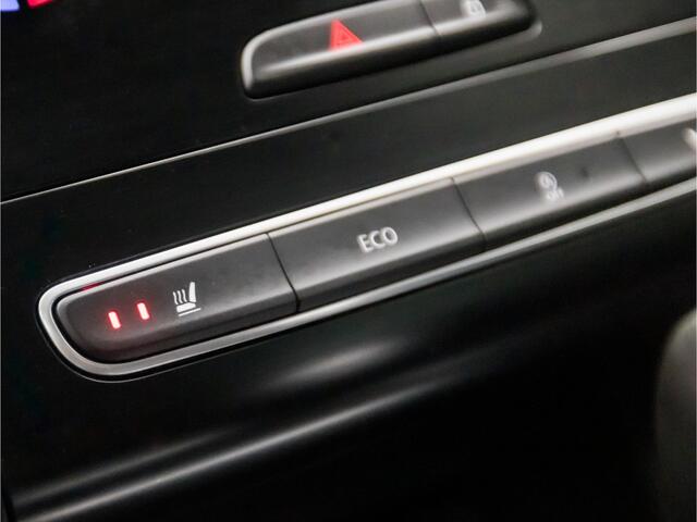 Renault MEGANE Estate 1.3 TCe Limited Sport 141Pk Automaat (APPLE CARPLAY, VIRTUAL COCKPIT, NAVIGATIE, KEYLESS, STOELVERWARMING, SPORTSTOELEN, TREKHAAK, CRUISE, PARKEERSENSOREN, NIEUWE APK, NIEUWSTAAT)