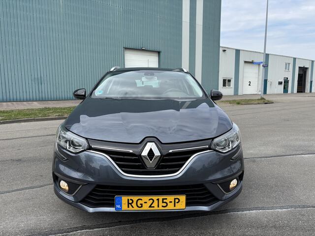 Renault MEGANE Estate 1.2 TCe Limited 6-Bak 132 PK. Nieuwe auto van de tweede eigenaar !!! Net ketting en waterpomp vervangen bij de dealer aantoonbaar !!