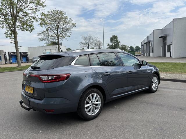 Renault MEGANE Estate 1.2 TCe Limited 6-Bak 132 PK. Nieuwe auto van de tweede eigenaar !!! Net ketting en waterpomp vervangen bij de dealer aantoonbaar !!
