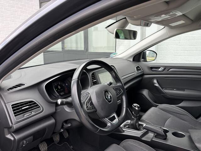 Renault MEGANE Estate 1.2 TCe Limited 6-Bak 132 PK. Nieuwe auto van de tweede eigenaar !!! Net ketting en waterpomp vervangen bij de dealer aantoonbaar !!