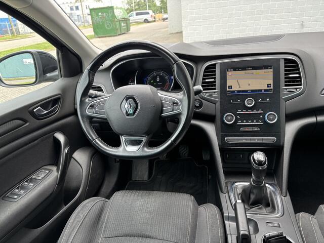 Renault MEGANE Estate 1.2 TCe Limited 6-Bak 132 PK. Nieuwe auto van de tweede eigenaar !!! Net ketting en waterpomp vervangen bij de dealer aantoonbaar !!
