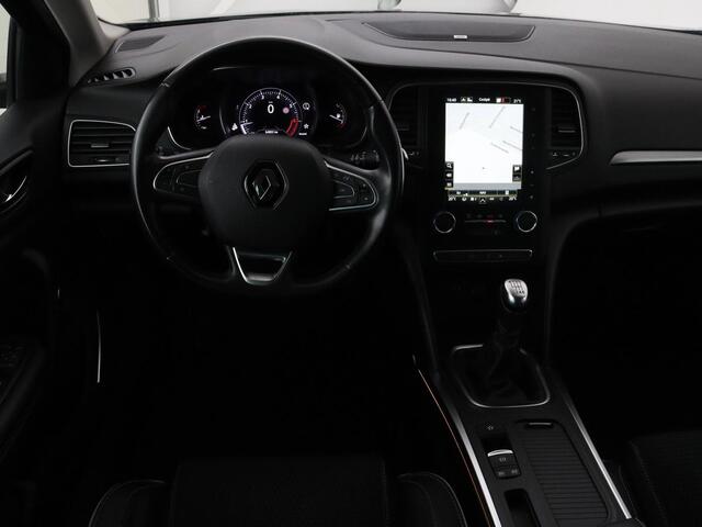Renault MEGANE 1.3 TCe Bose | Trekhaak | Carplay | Climate control | Navigatie | Dodehoek detectie | Park Assist | Cruise control