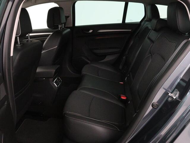 Renault MEGANE 1.3 TCe Bose | Trekhaak | Carplay | Climate control | Navigatie | Dodehoek detectie | Park Assist | Cruise control