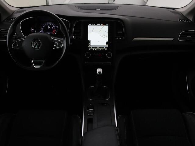 Renault MEGANE 1.3 TCe Bose | Trekhaak | Carplay | Climate control | Navigatie | Dodehoek detectie | Park Assist | Cruise control