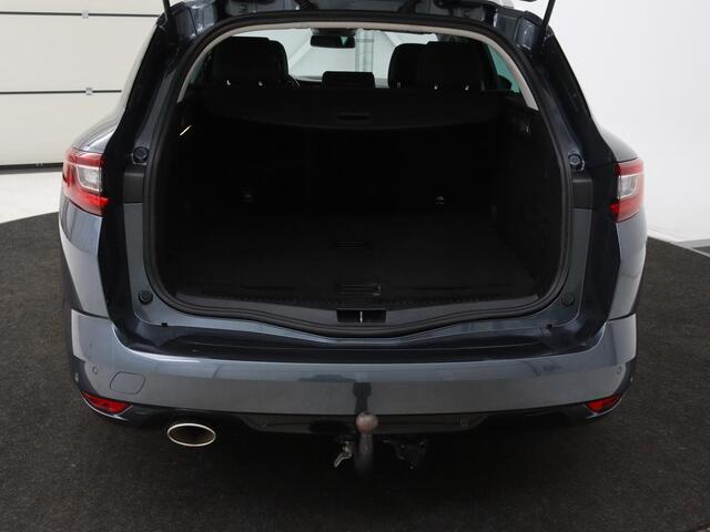 Renault MEGANE 1.3 TCe Bose | Trekhaak | Carplay | Climate control | Navigatie | Dodehoek detectie | Park Assist | Cruise control