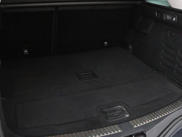 Renault MEGANE 1.3 TCe Bose | Trekhaak | Carplay | Climate control | Navigatie | Dodehoek detectie | Park Assist | Cruise control