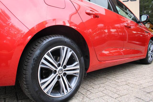 Renault MEGANE Estate 1.3 TCe Intens Parkeersensoren | CruiseControl | Apple/Android Auto | Climate Control | LMV | LED