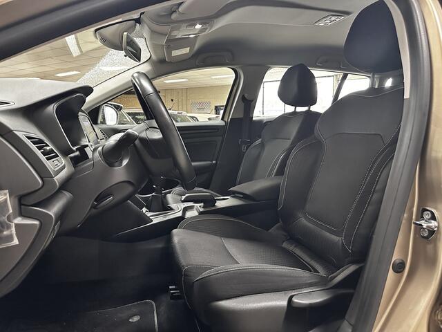 Renault MEGANE Estate 1.2 TCe Limited /DAB+! /Navi /Climat /Cruise /Elek. pakket /Bluetooth /Multi. LEDER Stuur /Regensensor /Extra getint glas /LED Dagrijverl. /Mistlampen /Dakrails /Armsteun /Isofix.