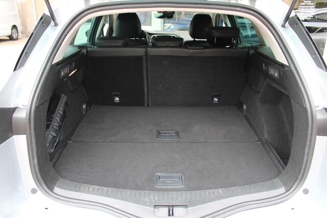 Renault MEGANE Estate 1.3 TCe 140 Techno Stoel + Stuurverwarming | Dodehoekdetectie | Adaptive Cruisecontrol | Parkeersensoren | Apple Carplay/ Android Auto | Keyless Entry