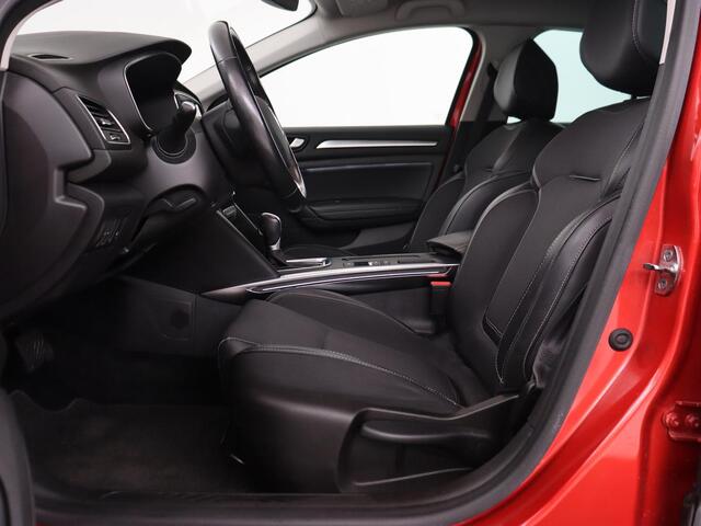 Renault MEGANE 1.6 E-Tech Plug-In Hybrid 160 | Stoelverwarming | Head-Up | Trekhaak | Adaptive cruise | Carplay | Digital Cockpit | Climate control | Navigatie | Keyless | PHEV | Plug In