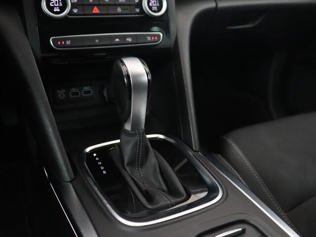 Renault MEGANE 1.6 E-Tech Plug-In Hybrid 160 | Stoelverwarming | Head-Up | Trekhaak | Adaptive cruise | Carplay | Digital Cockpit | Climate control | Navigatie | Keyless | PHEV | Plug In