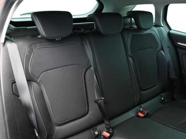 Renault MEGANE Estate 1.6 E-Tech Plug-In Hybrid 160 Intens | Trekhaak | Stoelverwarming |