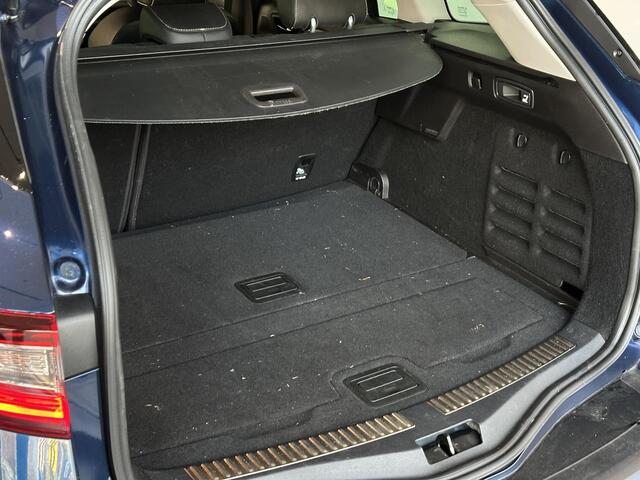 Renault MEGANE Estate 1.3 TCe 140 Bose NAVIGATIE | TREKHAAK | ACHTERUITRIJCAMERA | PARKEERSENSOREN RONDOM | BLIS