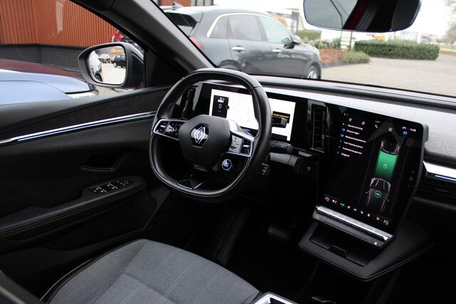 Renault MEGANE E-Tech EV60 Optimum Charge Techno | Incl. 12 maanden garantie | Trekhaak | Apple carplay/Android auto | Parkeercamera | Stoel/stuurverwarming | Climate control | Navigatie |