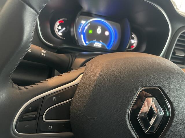 Renault MEGANE 1.5 dCi Bose Airco - Cruise control - Parkeersensoren voor en achter - Navigatiesysteem - Keyless entry - Mistlampen voor - Bluetooth - Rijstrooksensor - Stuurmultifunctioneel - Elektrische ramen voor en - Zeer weinig kilometers