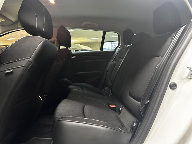 Renault MEGANE Estate 1.3 TCe Limited /Trekhaak! /Keyless /Apple + Android /DAB+! /Navi /Climat /Cruise /Elek. pakket /Bluetooth /Regensensor /16"LMV /Extra getint glas /PDC V+A /Mistlampen /Isofix /Armsteun.