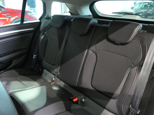 Renault MEGANE Estate 1.3 TCe Intens * Vraag naar beschikbaarheid * - Camera, dode hoek detector, head-up display, parkeerassistent