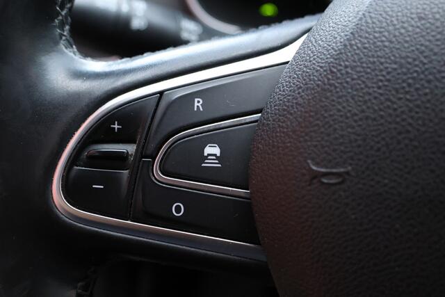 Renault MEGANE Estate 1.5 dCi | ACC | Blind Spot | Panoramadak | Bose | Stoelverwarming | Stuurwielverwarming | Navigatie | LED Koplampen | CarPlay | Nieuwe APK | NAP Logisch | NL Auto