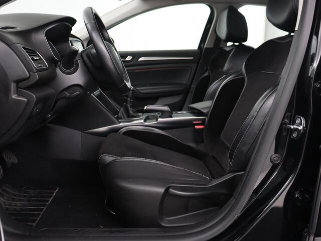 Renault MEGANE 1.5 dCi Limited | Camera | Navigatie | Half leder | Climate control | Dodehoek detectie | Keyless | Cruise control | Parkeerhulp