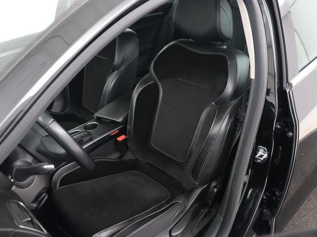 Renault MEGANE 1.5 dCi Limited | Camera | Navigatie | Half leder | Climate control | Dodehoek detectie | Keyless | Cruise control | Parkeerhulp