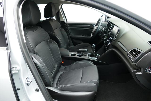 Renault MEGANE Estate 1.3 140pk TCe Limited. Navi, Clima, Cruise, Carplay/Android, Haak 1700kg