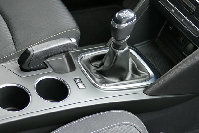 Renault MEGANE Estate 1.3 140pk TCe Limited. Navi, Clima, Cruise, Carplay/Android, Haak 1700kg