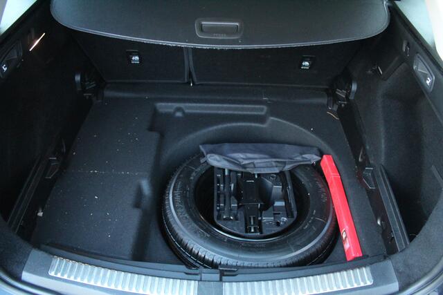 Renault MEGANE Estate 1.3 TCe Limited Navi l Airco l Cruise control l Bluetooth l Keyless entry/Start l Elektrisch inklapbare spiegels