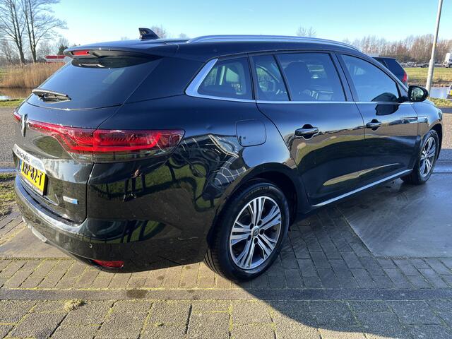 Renault MEGANE Estate 1.6 E-Tech Plug-In Hybrid 160PK Intens / Automaat / Apple Carplay - Android Auto / Blind spot / 16''LMV /