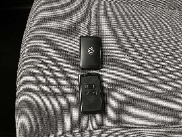 Renault MEGANE E-Tech EV60 Optimum Charge Equilibre / 470 KM WLTP / 3-Fase AC Laden / Google Maps Navigatie / Trekhaak / Camera / Stoel- en Stuurverwarming / 20 Inch Wielen / Digitaal Dashboard / Climate Control / Adaptive Cruise Control /