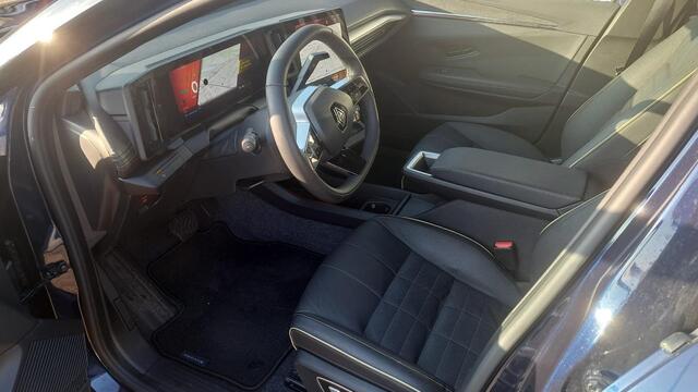 Renault MEGANE E-Tech comfort range iconic 60 kWh / Pack Advanced Driving Assist / All Season Banden / Betreft Demo vraag naar beschikbaarheid