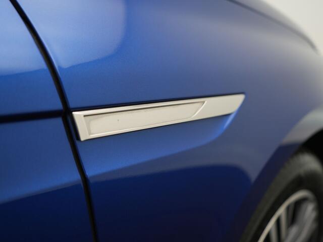 Renault MEGANE Estate TCe 140 Intens - RIJKLAARPRIJS - All Seasonbanden - Achteruitrijcamera - Cruise Control - Head-Up Display - Trekhaak - Dealeronderhouden