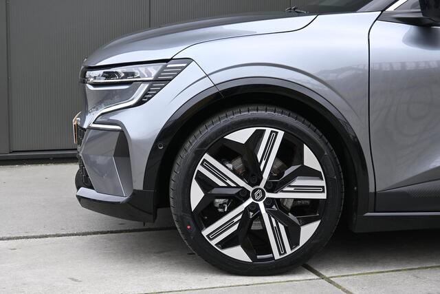 Renault MEGANE E-Tech comfort range iconic 60 kWh | HARMAN/KARDON | 360 CAMERA | STUUR/STOELVERWARMING | LEDER | ADAPT. CRUISE CONTROL | CLIMATE CONTROL | PDC | LMV