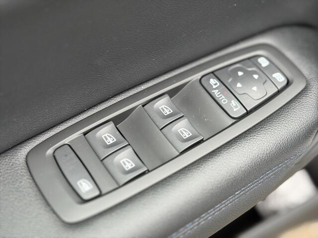 Renault MEGANE Estate 1.2 TCe GT-Line 132pk | Apple Carplay/Android Auto | Achteruitrijcamera | Bluetooth | Cruise Control | LED koplampen | Navigatiesysteem full map | Parkeersensor voor en achter | Trekhaak | Dealer onderhouden!