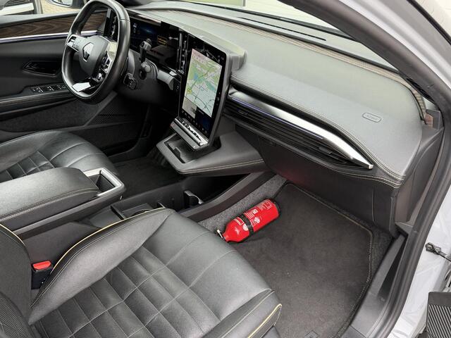 Renault MEGANE E-Tech EV60 Optimum Charge 220 Iconic / SOH 93% / Warmtepomp / Camera Binnenspiegel / 360 Camera / Navigatie / Carplay / Clima / Two Tone / 20" lm