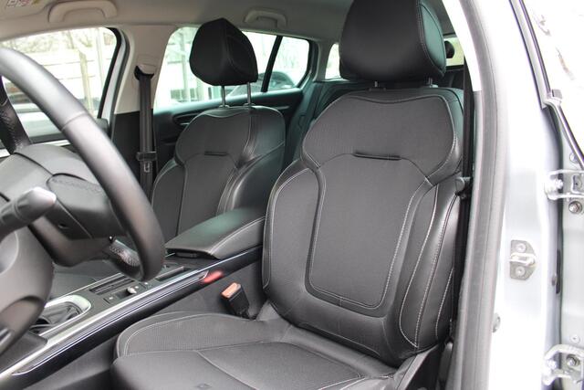 Renault MEGANE Estate 1.3 TCe 140 Techno | Trekhaak | Dodehoek herkenning | Cruise Control