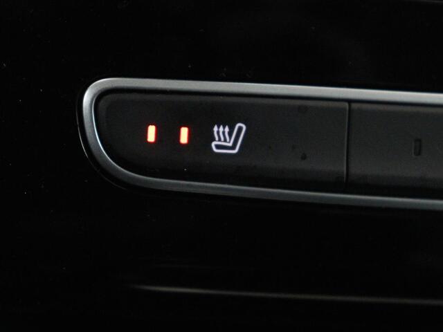 Renault MEGANE 1.3 TCe Business Edition One | Panoramadak | Leder | Stoelverwarming | Massage | Camera | Carplay | Keyless | Full LED | Navigatie | Cruise control