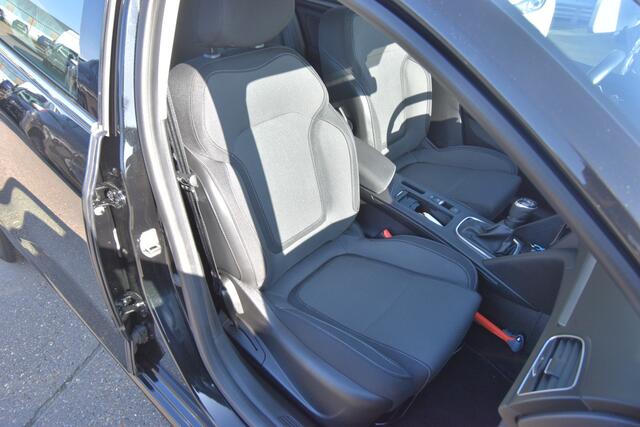 Renault MEGANE Estate 1.3 TCe 140 Equilibre , CLIMATR , CR CONTR , PDC V+A , LED KOPL ,