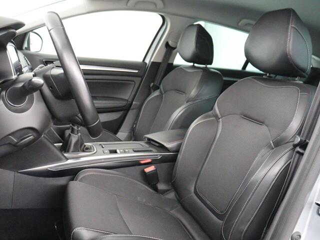 Renault MEGANE 1.3 TCe Intens | Trekhaak | Carplay | Keyless | Navigatie | Full LED | Climate control | Parkeerhulp | Bluetooth | Cruise control