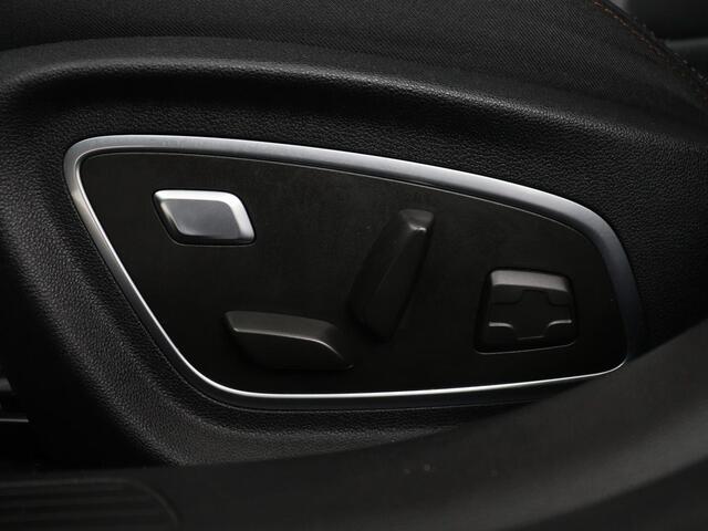 Renault MEGANE 1.3 TCe Business Edition One | Leder | Stoelverwarming | Trekhaak | Camera | Carplay | Navigatie | Keyless | Park Assist | Full LED | Stuurverwarming | Bluetooth | Cruise control | Climate control