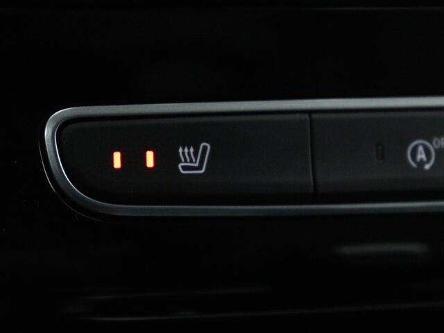 Renault MEGANE 1.3 TCe Business Edition One | Leder | Stoelverwarming | Trekhaak | Camera | Carplay | Navigatie | Keyless | Park Assist | Full LED | Stuurverwarming | Bluetooth | Cruise control | Climate control