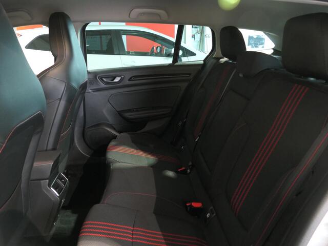 Renault MEGANE Estate 1.6 E-Tech Plug-In Hybrid 160 R.S. Line -DEALER ONDERHOUDEN! - SOH 96% - Dodehoek - Headup display - Sensor v+a - Parkeerassistent