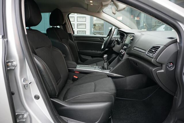 Renault MEGANE Estate 1.3 TCe Limited + CAMERA / TREKHAAK / STOELVERWARMING